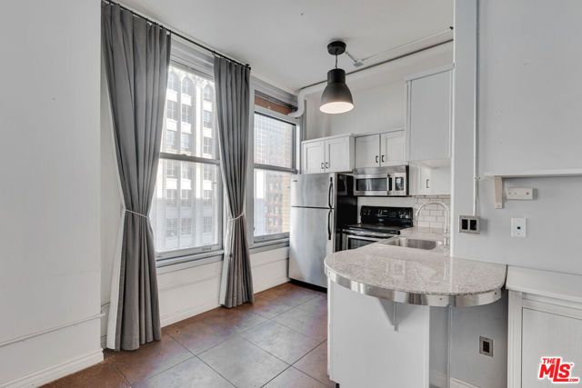 215 W 7th Street 811, Los Angeles, CA 90014