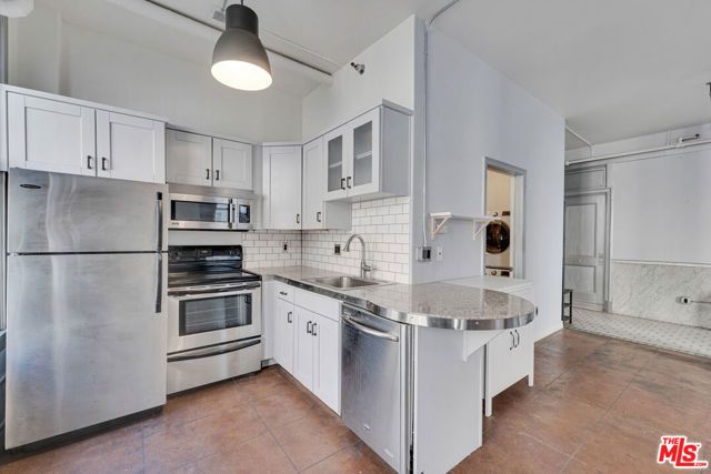 215 W 7th Street 811, Los Angeles, CA 90014