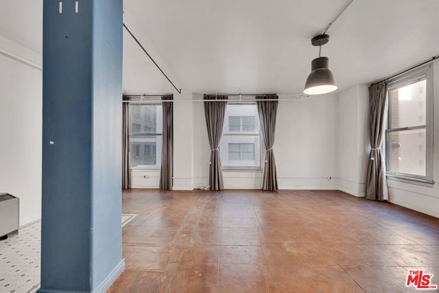 215 W 7th Street 811, Los Angeles, CA 90014