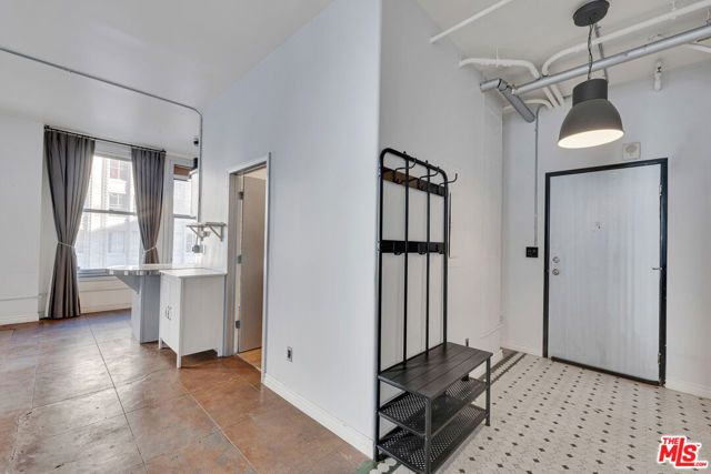 215 W 7th Street 811, Los Angeles, CA 90014
