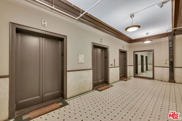 215 W 7th Street 811, Los Angeles, CA 90014