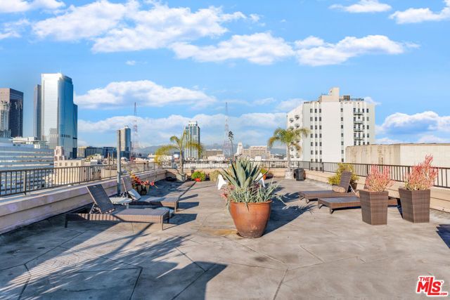 215 W 7th Street 811, Los Angeles, CA 90014