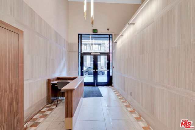 215 W 7th Street 811, Los Angeles, CA 90014