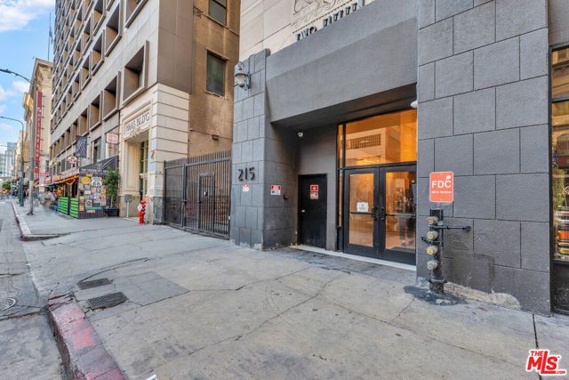 215 W 7th Street 811, Los Angeles, CA 90014