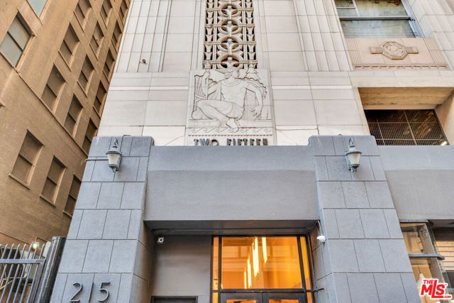 215 W 7th Street 811, Los Angeles, CA 90014