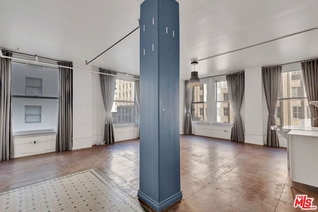 215 W 7th Street 811, Los Angeles, CA 90014