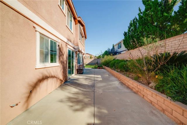 15187 Hawk Street, Fontana, CA 92336