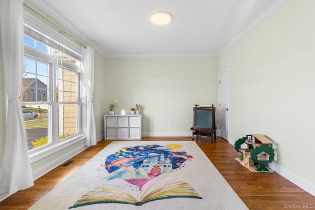 17 Country View Lane, Greenlawn, NY 11740