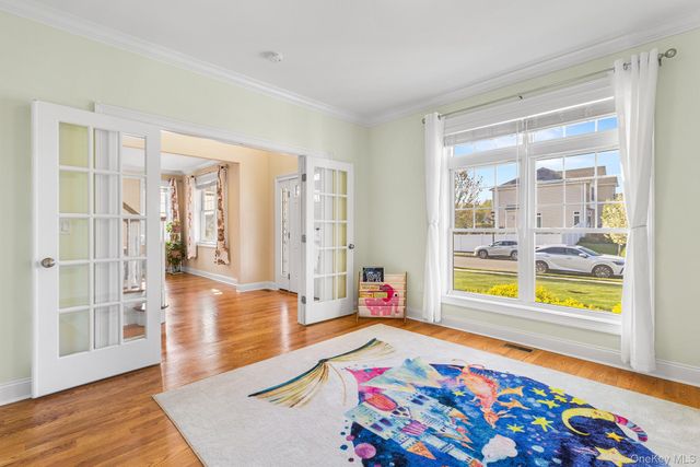 17 Country View Lane, Greenlawn, NY 11740