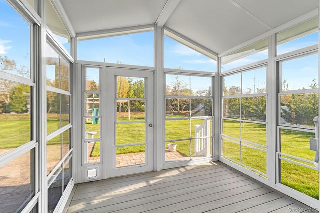 17 Country View Lane, Greenlawn, NY 11740