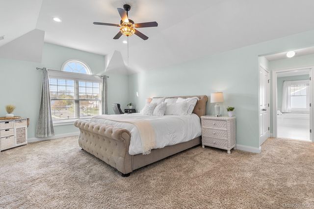 17 Country View Lane, Greenlawn, NY 11740