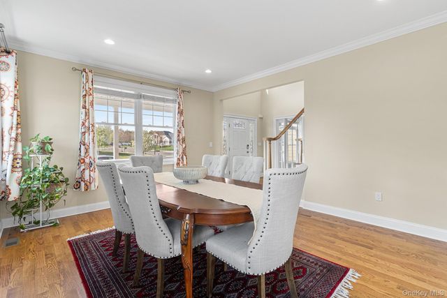 17 Country View Lane, Greenlawn, NY 11740