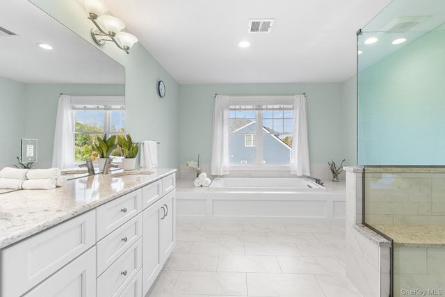 17 Country View Lane, Greenlawn, NY 11740