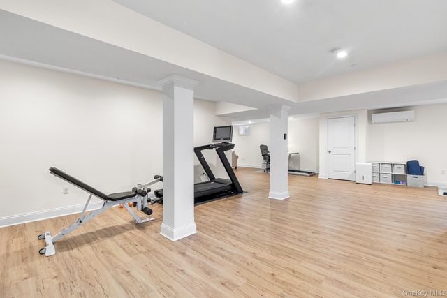 17 Country View Lane, Greenlawn, NY 11740