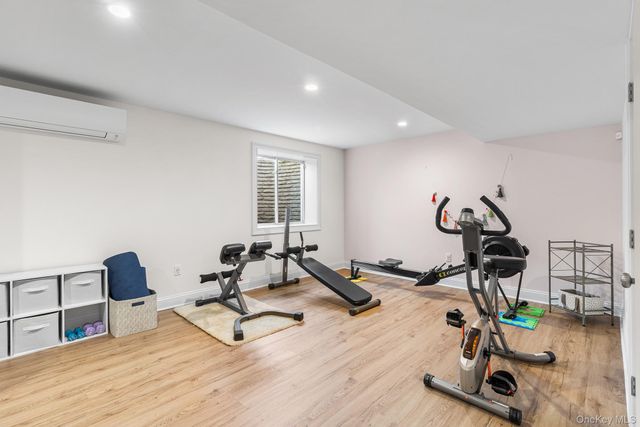 17 Country View Lane, Greenlawn, NY 11740