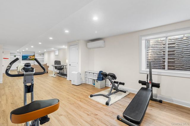 17 Country View Lane, Greenlawn, NY 11740