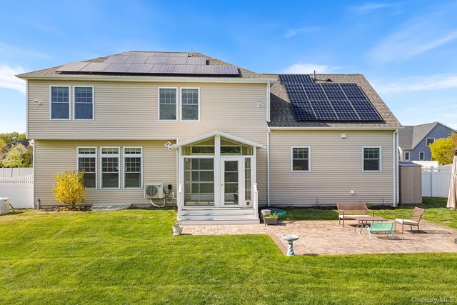 17 Country View Lane, Greenlawn, NY 11740