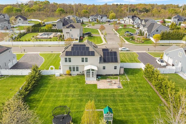 17 Country View Lane, Greenlawn, NY 11740