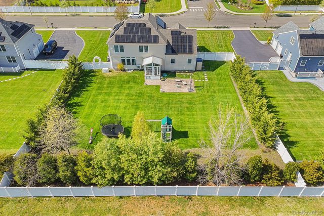 17 Country View Lane, Greenlawn, NY 11740