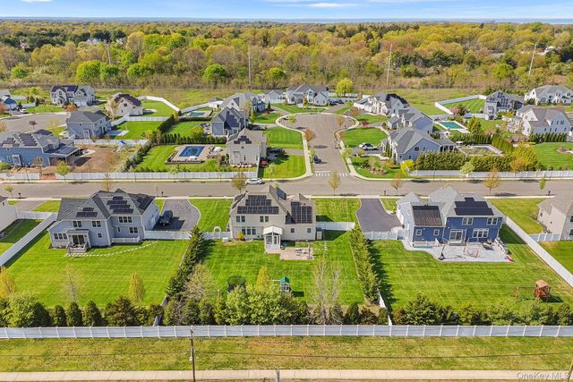 17 Country View Lane, Greenlawn, NY 11740