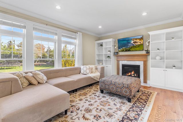 17 Country View Lane, Greenlawn, NY 11740