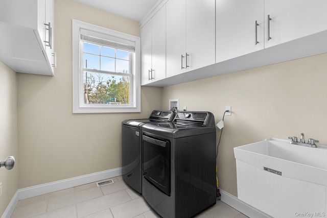 17 Country View Lane, Greenlawn, NY 11740