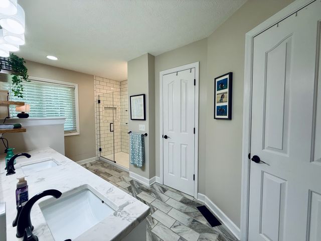 320 Spring Valley Dr, Cottontown, TN 37048
