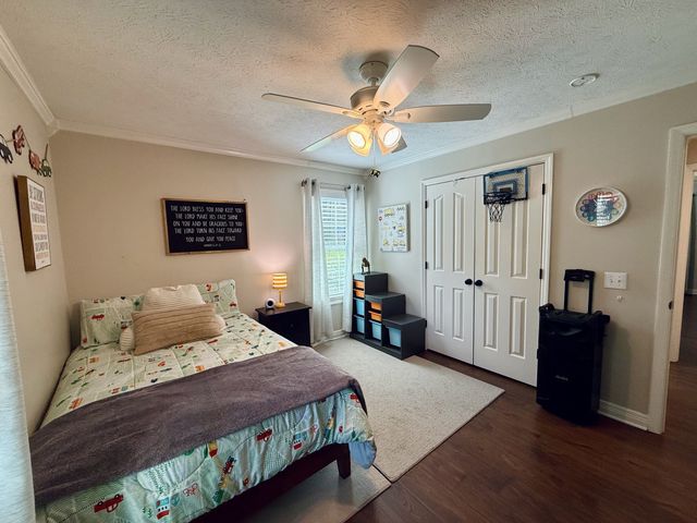 320 Spring Valley Dr, Cottontown, TN 37048