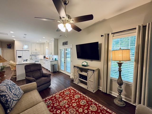 320 Spring Valley Dr, Cottontown, TN 37048