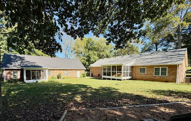 320 Spring Valley Dr, Cottontown, TN 37048