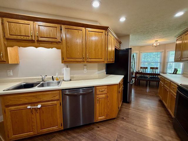 320 Spring Valley Dr, Cottontown, TN 37048