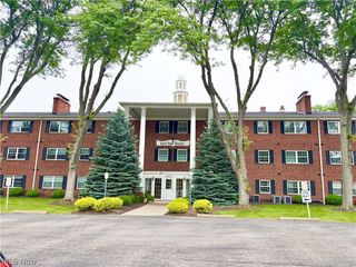 2885 Pease Drive 221, Rocky River, OH 44116