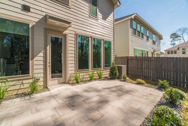 670 Royal Arch Drive, Conroe, TX 77304