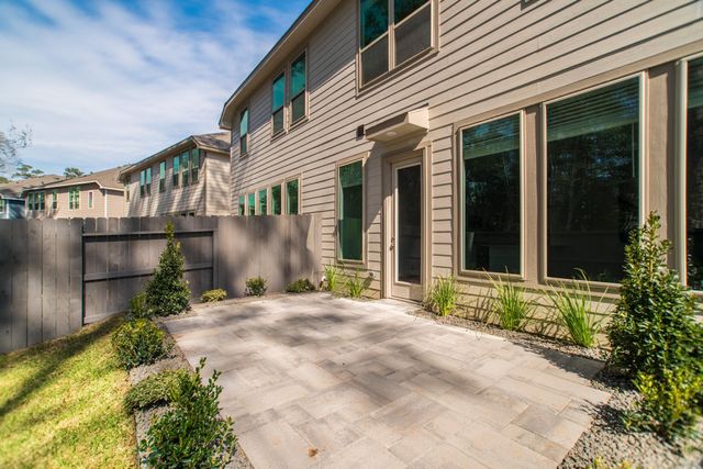 670 Royal Arch Drive, Conroe, TX 77304