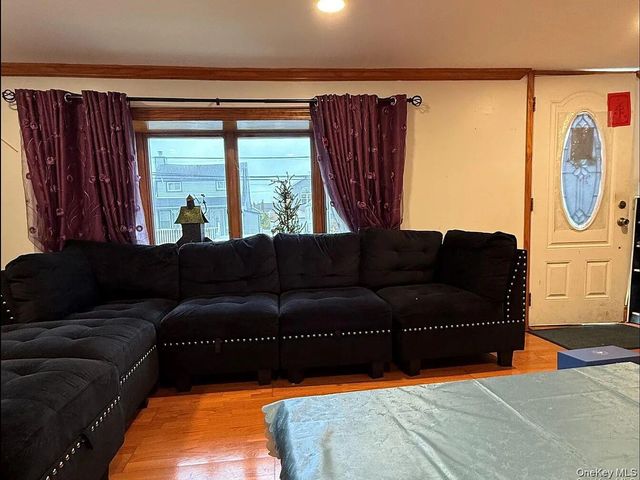 17 Litchfield Avenue, Elmont, NY 11003