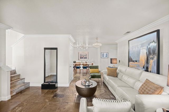 568 Regis Dr, Sacramento, CA 95838