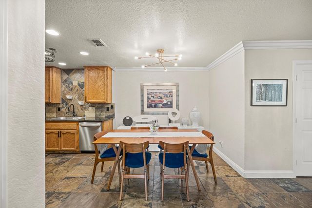 568 Regis Dr, Sacramento, CA 95838