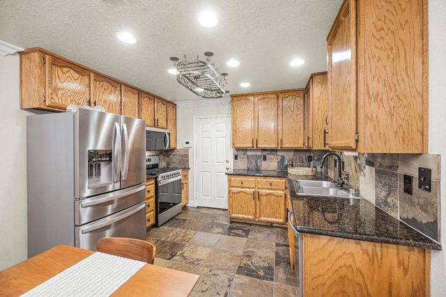 568 Regis Dr, Sacramento, CA 95838