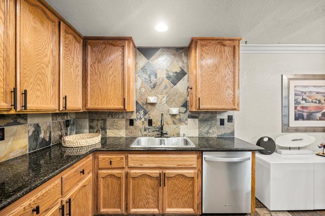 568 Regis Dr, Sacramento, CA 95838