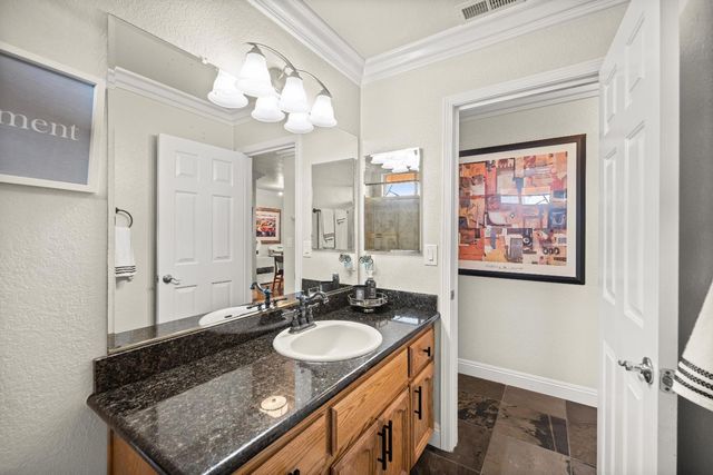 568 Regis Dr, Sacramento, CA 95838