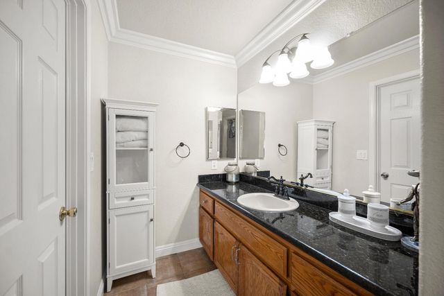 568 Regis Dr, Sacramento, CA 95838