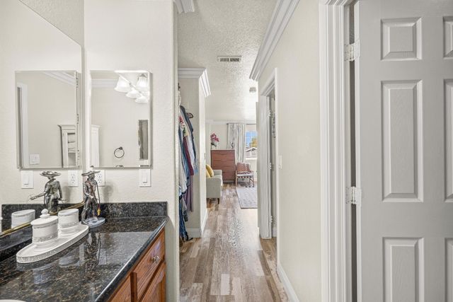 568 Regis Dr, Sacramento, CA 95838