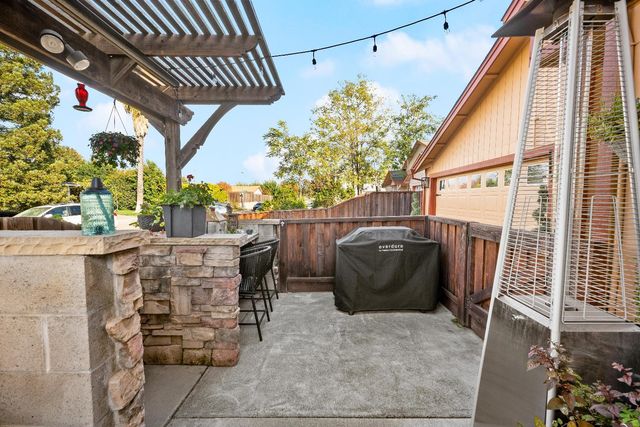 568 Regis Dr, Sacramento, CA 95838