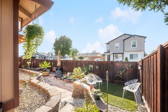 568 Regis Dr, Sacramento, CA 95838