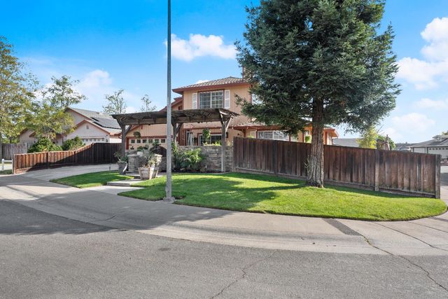 568 Regis Dr, Sacramento, CA 95838
