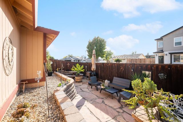 568 Regis Dr, Sacramento, CA 95838