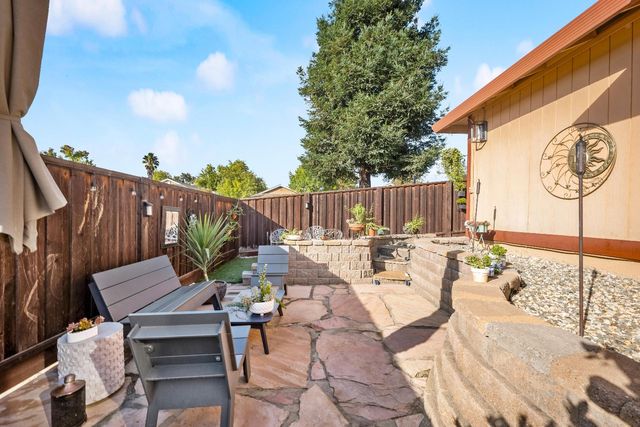 568 Regis Dr, Sacramento, CA 95838