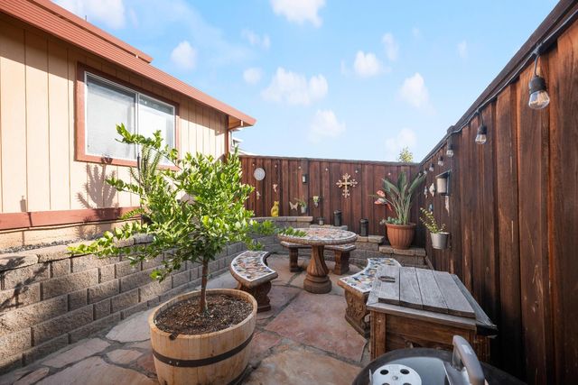 568 Regis Dr, Sacramento, CA 95838