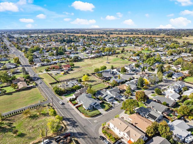 568 Regis Dr, Sacramento, CA 95838