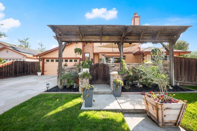 568 Regis Dr, Sacramento, CA 95838